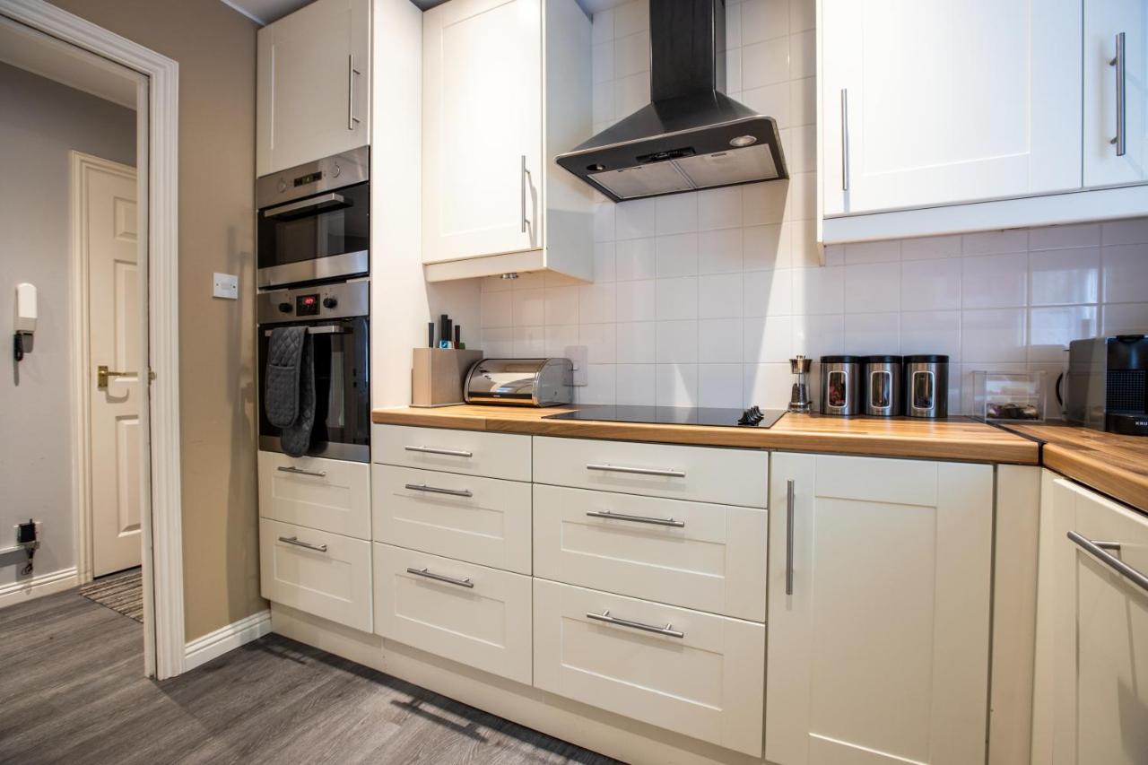 Urban Living's - The Larkin Apartment Oxford Bagian luar foto