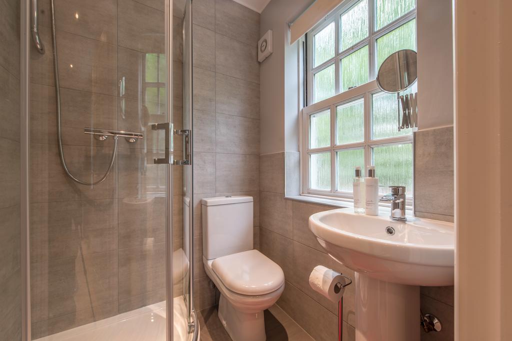 Urban Living's - The Larkin Apartment Oxford Bagian luar foto
