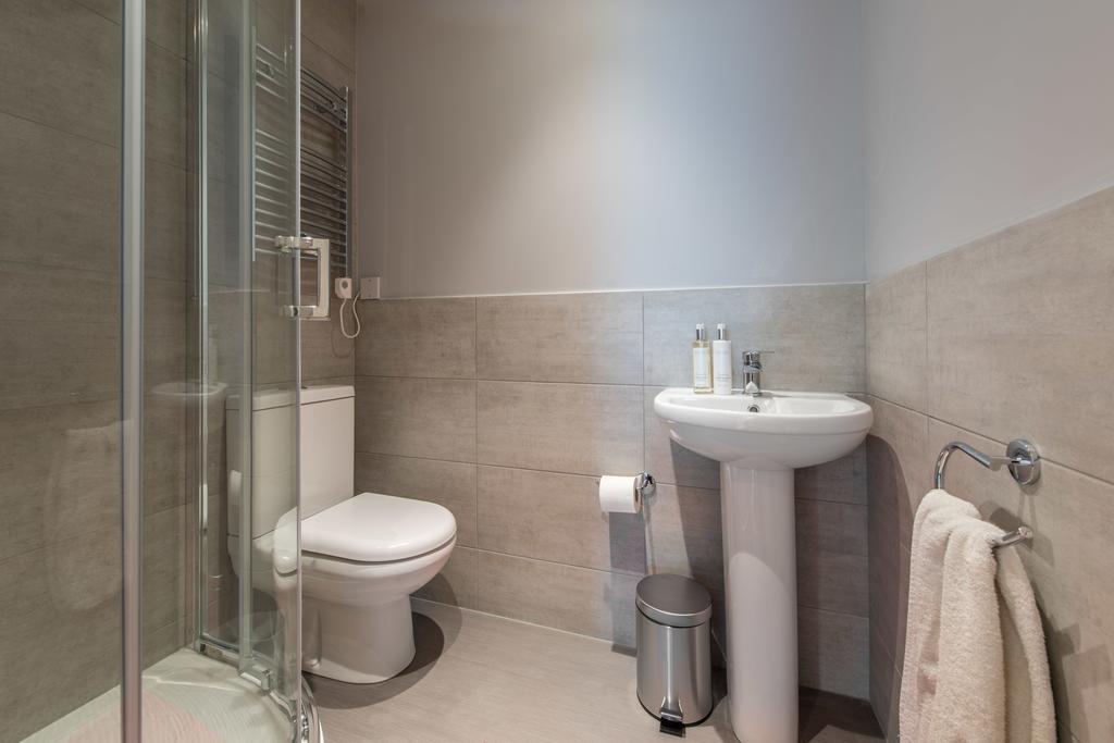 Urban Living's - The Larkin Apartment Oxford Bagian luar foto